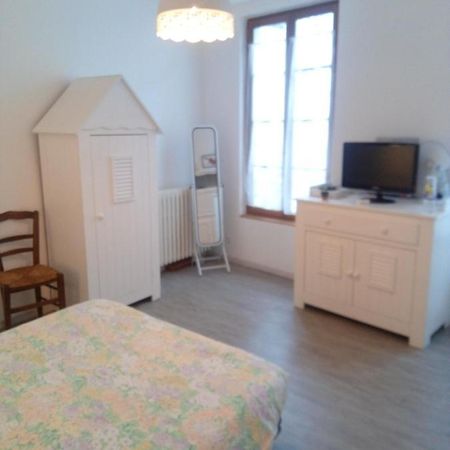 Vieux-Cognac, Chambre Avec Sa Salle De Bain Privative Екстер'єр фото